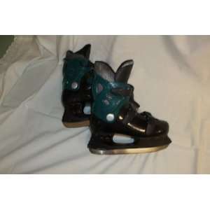  Xpander Moulded Plastic Ice Hockey Skate   size is 2.0 (youth 