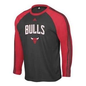  Chicago Bulls Long Sleeve Fan Gear T Shirt: Sports 