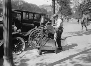early 1900s photo Street knife grinder, Wash. D.C.  