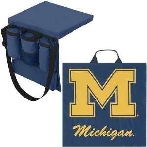  MICHIGAN WOLVERINES Seat Cushion / Tote: Sports & Outdoors