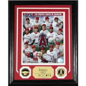   : Angels Highland Mint Angels 2005 Team Photomint: Sports & Outdoors