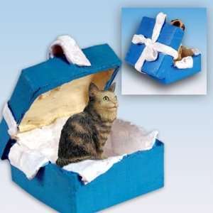    Brown Maine Coon Blue Gift Box Cat Ornament: Home & Kitchen
