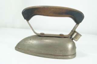 Antique 1914 Universal E9191 Wrinkle Proof Iron w/Stand  