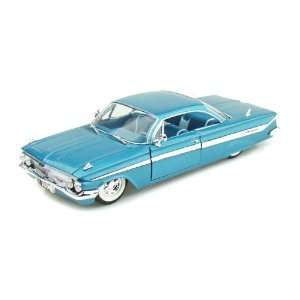  1961 Chevy Impala 1/24 Showroom Floor Chevy Blue: Toys 
