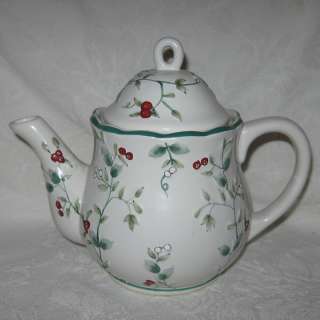 Pfaltzgraff Winterberry Sculpted Teapot Tea Pot  