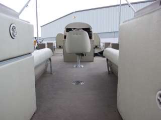 2005 VOYAGER SPORT CENTER CONSOLE MODEL 22 O/B PONTOON BOAT WITH 90HP 