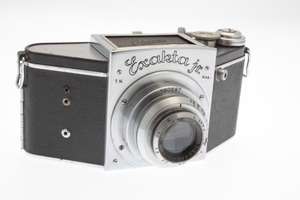 Exakta Jr. Type II 1934 35 Vintage 127 Film SLR Camera  