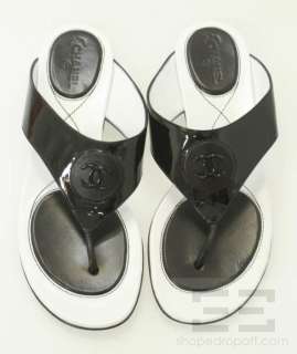 Chanel Black Patent Leather Monogram Flat Thong Sandals Size 39, NEW 