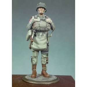    US Paratrooper (Normandy, 1944) (Unpainted Kit) Toys & Games
