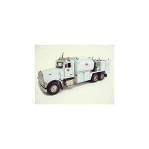   Peterbilt 357 w/Elliot Fuel and Lube Diecast Model Truck Toys & Games