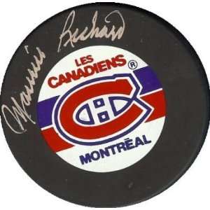 Maurice Richard autographed Hockey Puck (Montreal Canadiens)