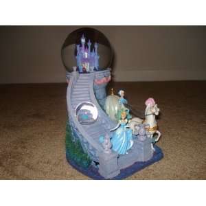  Disney Cinderella Staircase Snowglobe